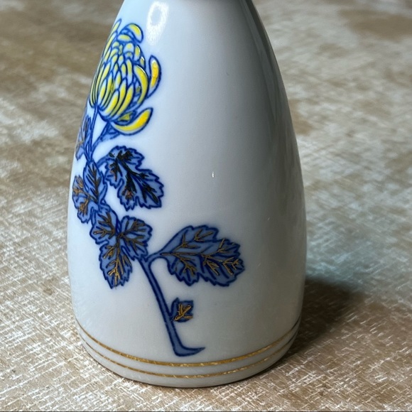 Vintage Japanese Sake Vase - Picture 5 of 13